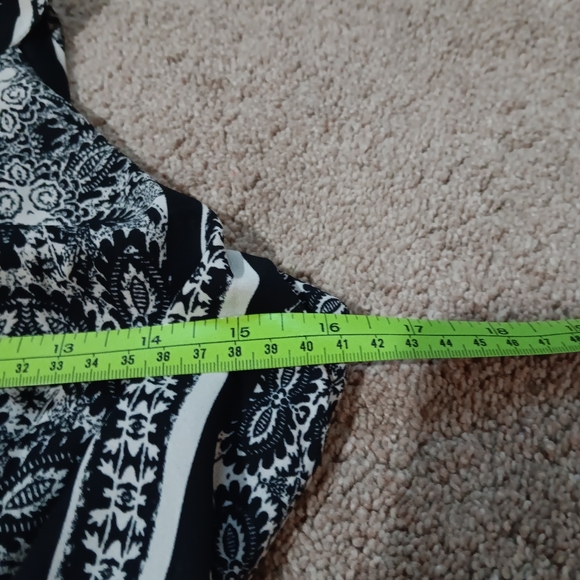 As U Wish Halter‎ Romper Size XS in a Black and White Paisley Pattern - Picture 5 of 9